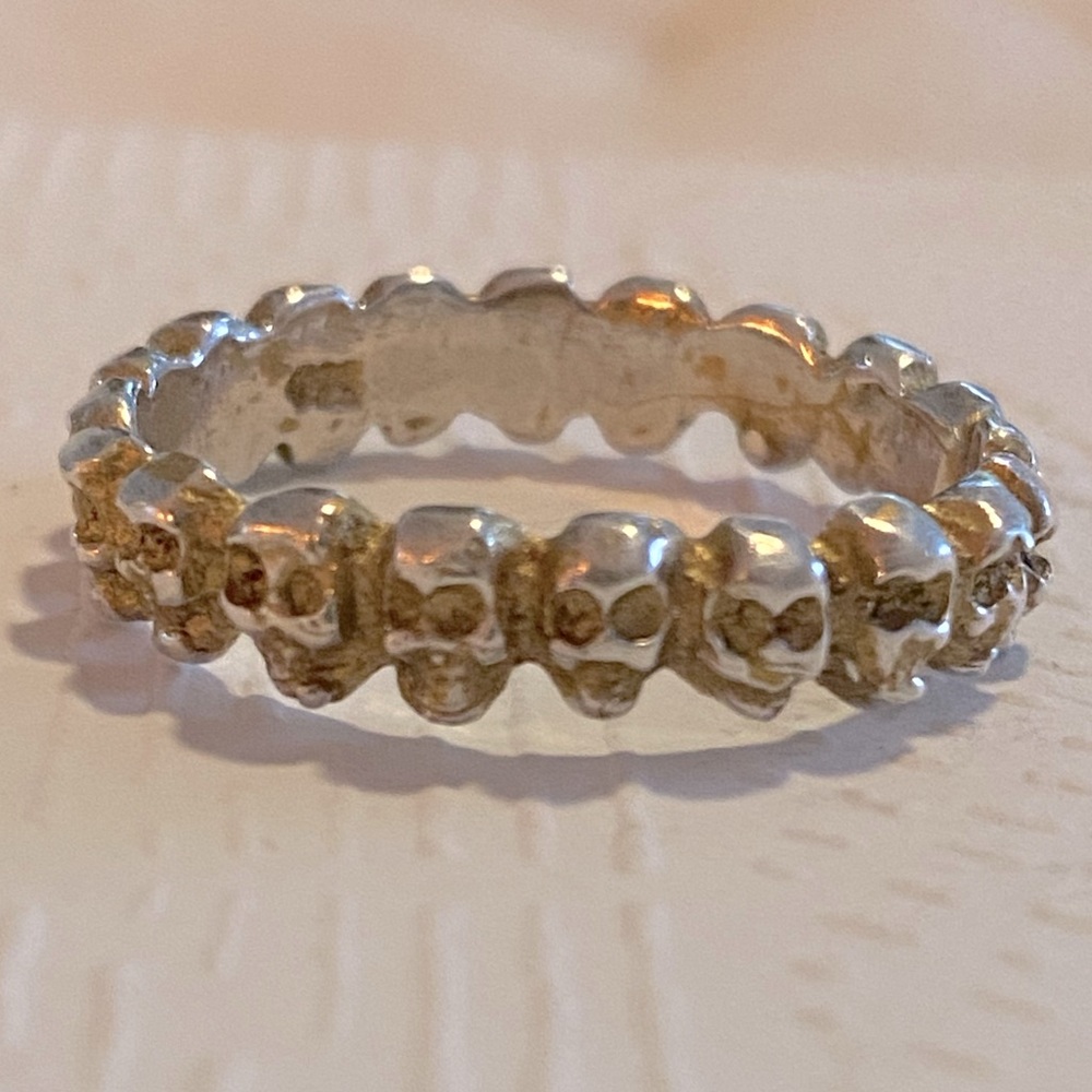 Antique skull eternity band Silver
